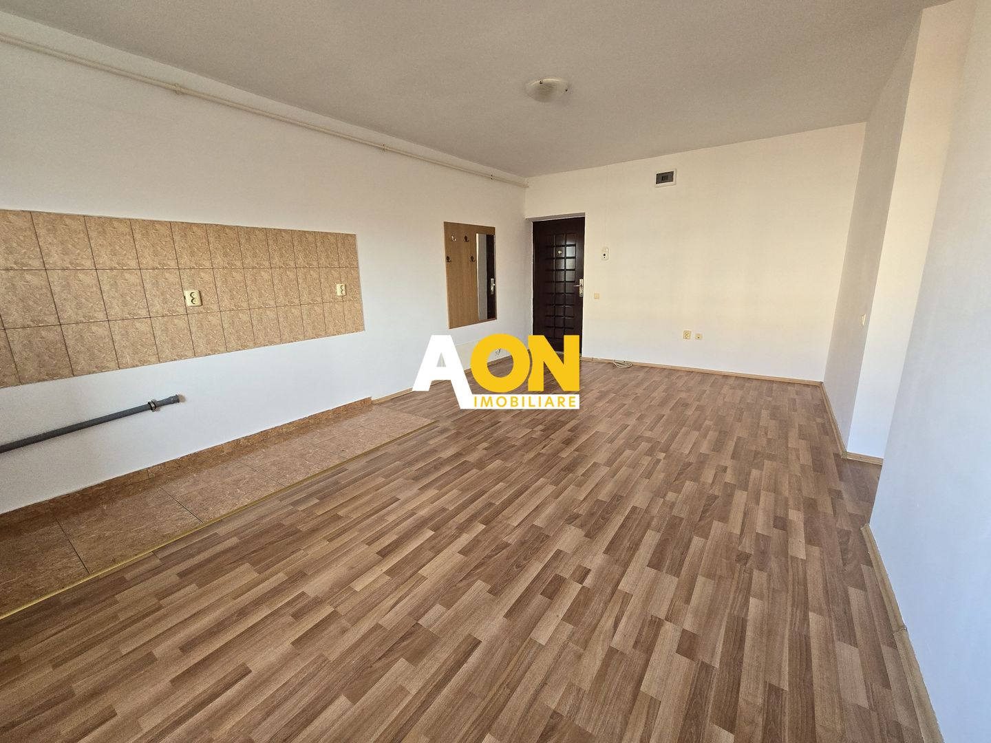 Apartament 3 Camere Decomandat, Zona Cetate, 2 Balcoane - Poză 1