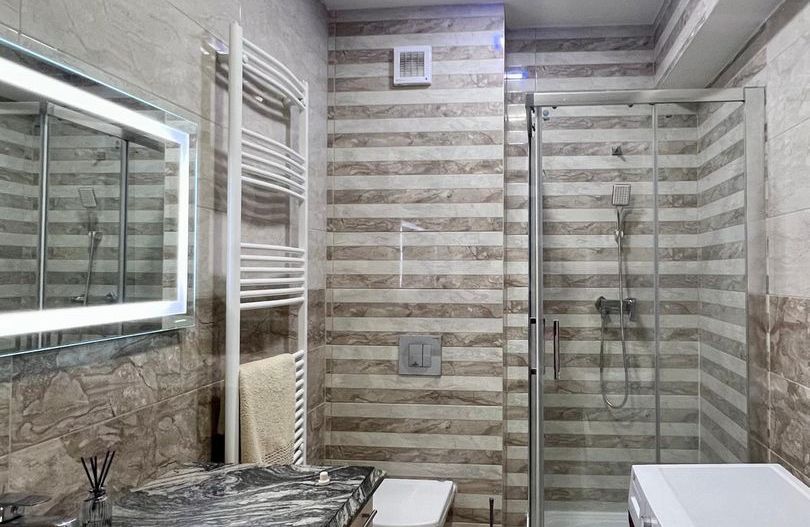 Apartament cu 3 camere – 13 Decembrie, Coresi la 5 minute pe jos. - Poză 11