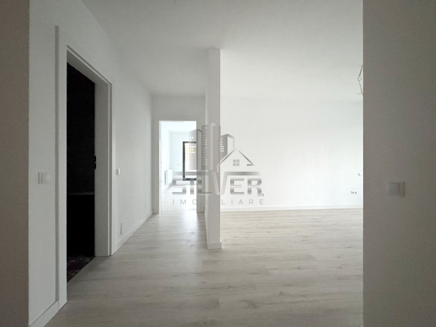 Apartament cu 3 camere/terasa 18mp/zona Frunzisului/CF. - Poză 8