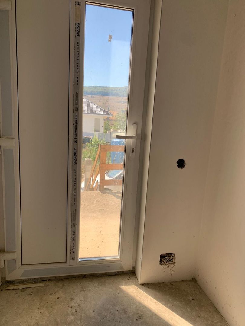 Casă cu teren – Zona Profi Chinteni | Casă nouă, semifinisată | Garaj si Terasa - Poză 6