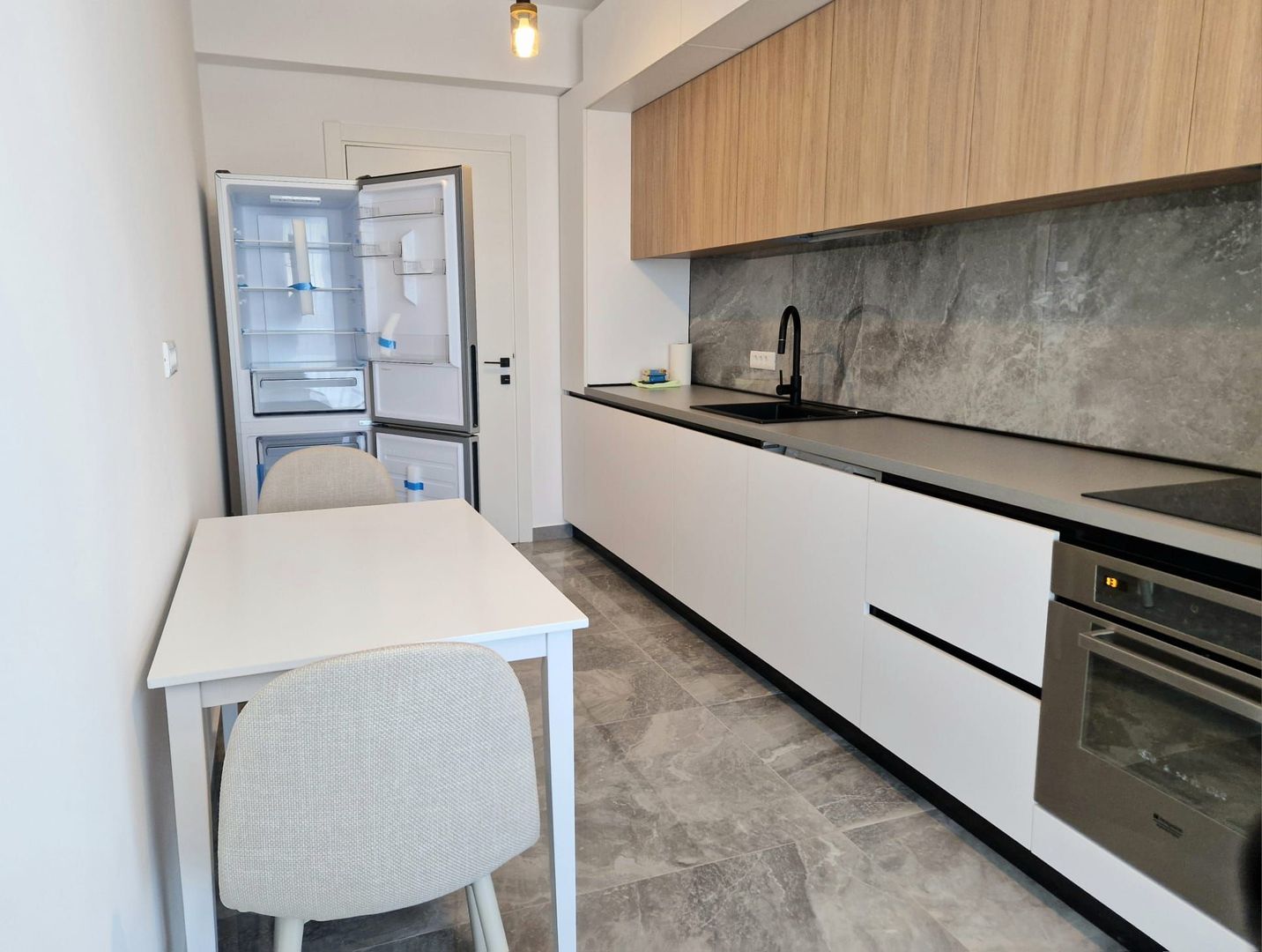Apartament de lux cu terasa, complet utilat - Poză 6