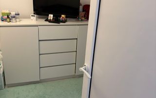 Vând apartament cu 2 camere în Vest - Poză 6