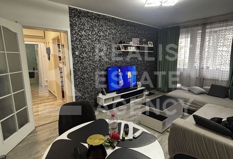 Vânzare, apartament 3 camere, zona Drumul Taberei - Poză 1