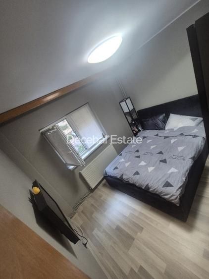 Apartament 3 camere 67 mp 1978 decomandat Titan - Poză 1