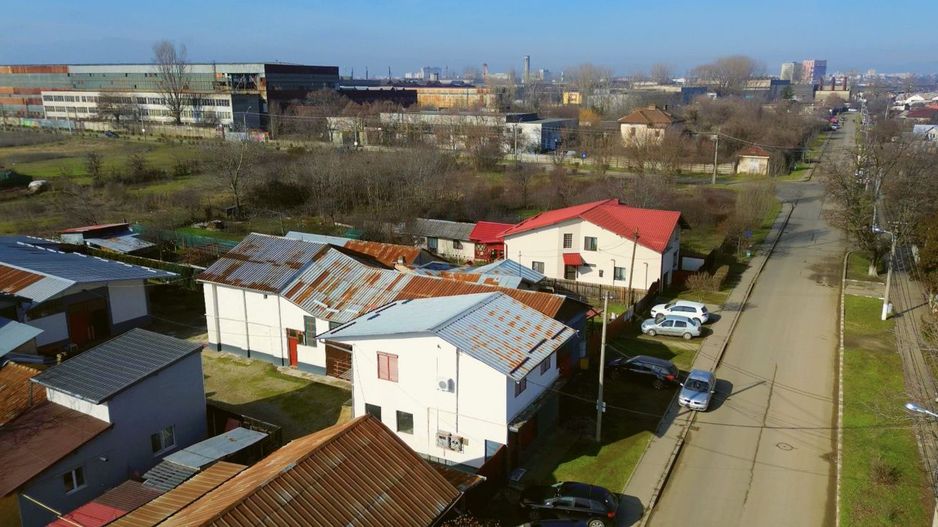 4 spatii comerciale + Vila /chiriasi /depozitare, teren 1401 mp, acces DN1 - Poză 6