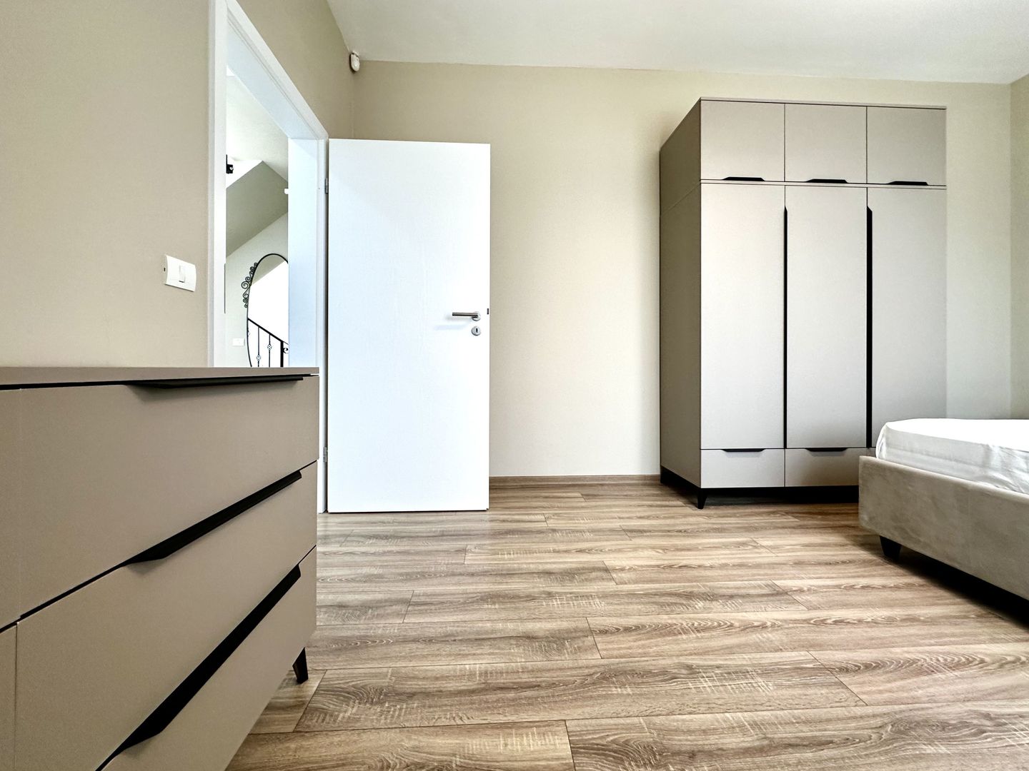 Casa cu 4 dormitoare de închiriat - Dumbravita - Poză 12