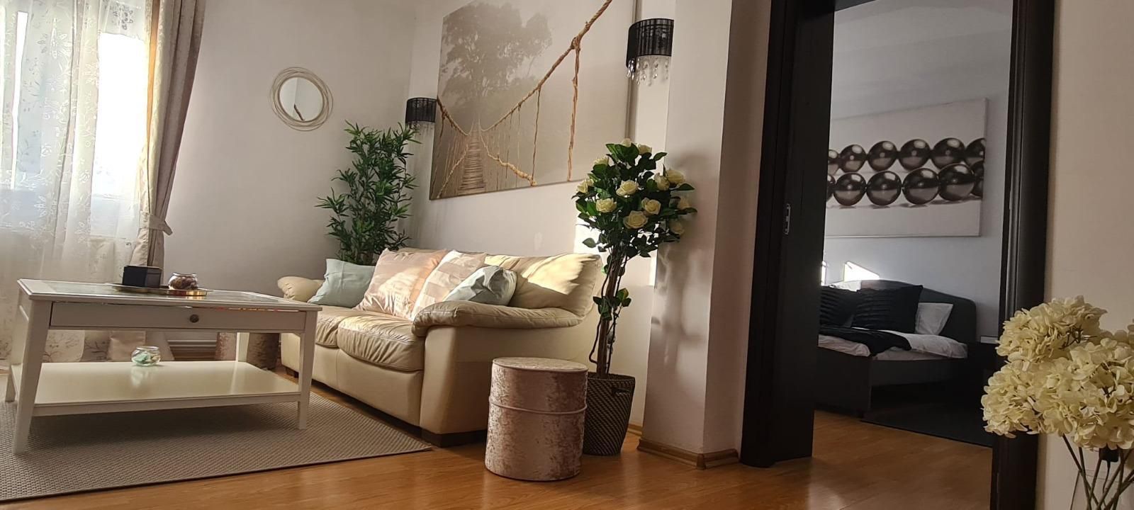 Apartament 3 camere - Piața Victoriei - curte 30mp  - 113mp utili - Poză 3