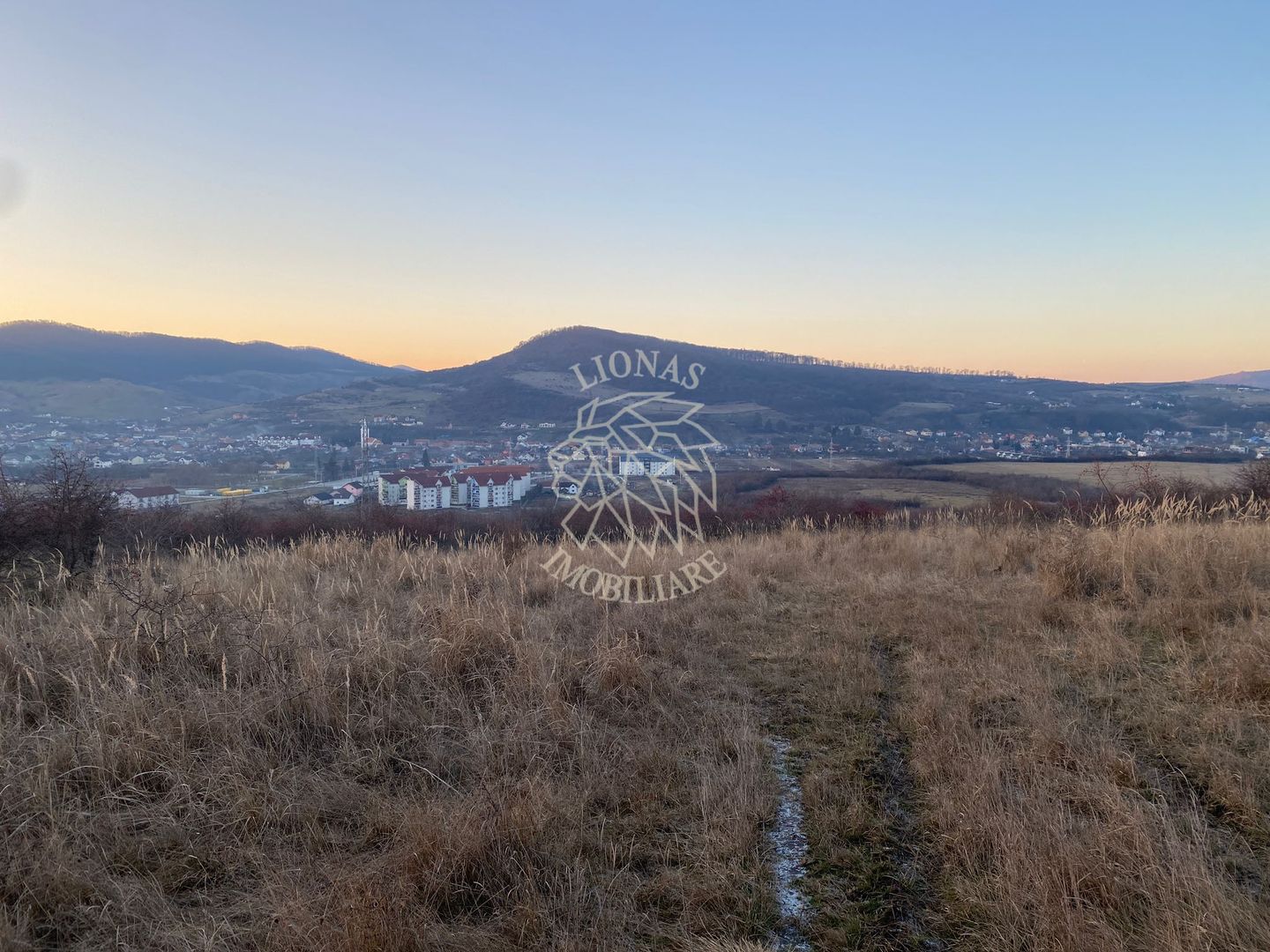 Teren 1800 mp-ideal investitie-panoramic-Zona Cighir Exclusiv - Poză 6