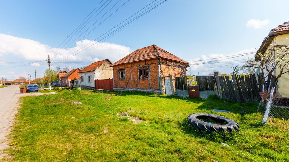 Casă la roșu în Comuna Bocsig, Arad - Poză 1