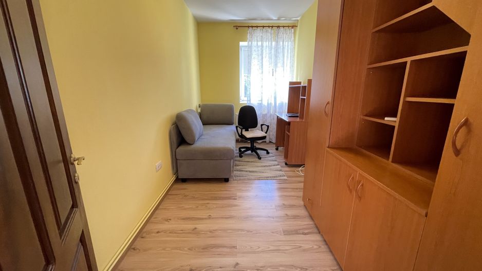 Casa cu teren frumos si garaj zona Mehala - Poză 7