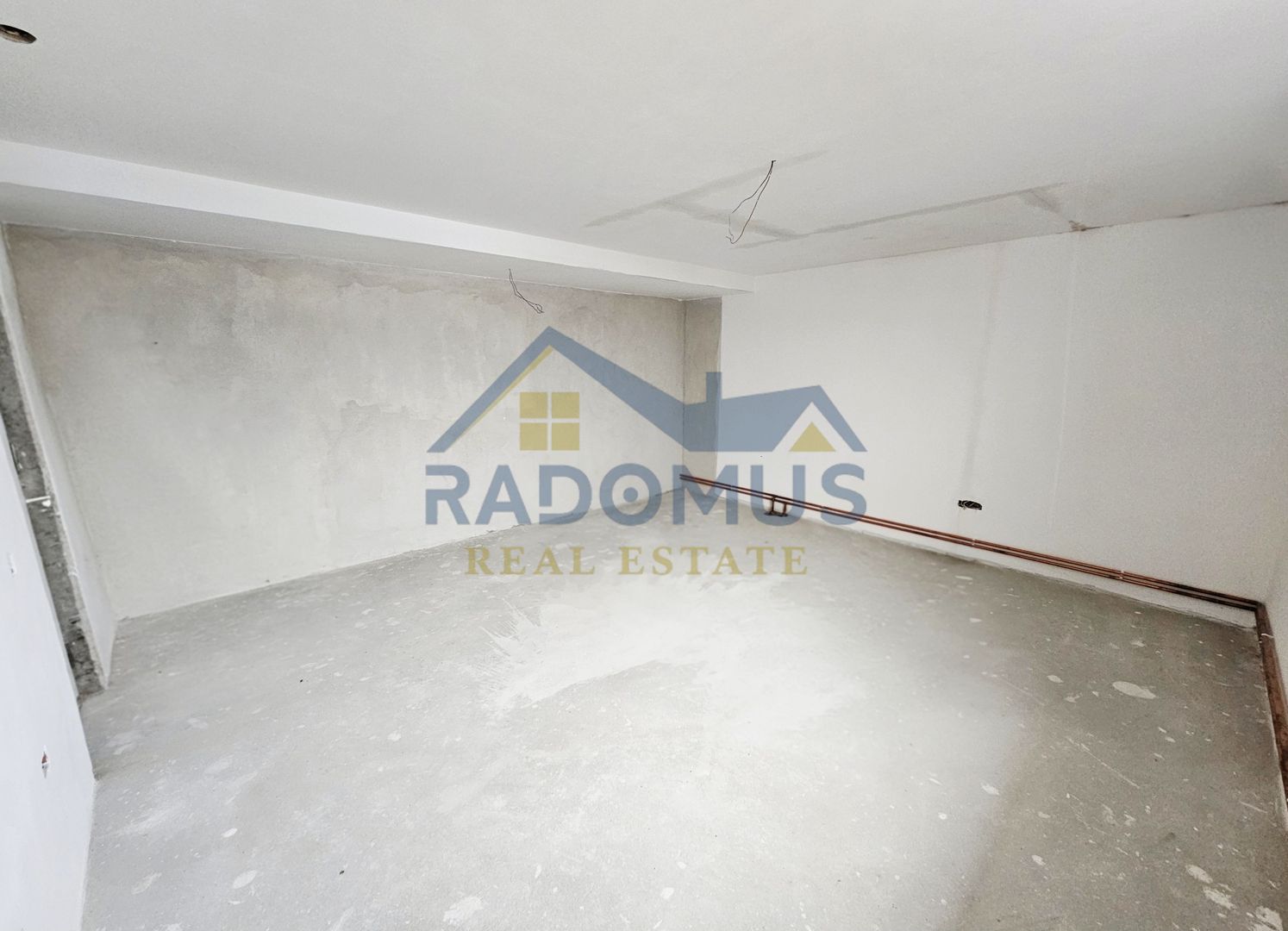 Vila Tătărani - 280 mp utili - 500 mp Teren - 8 Camere + 4 Băi - Poză 16