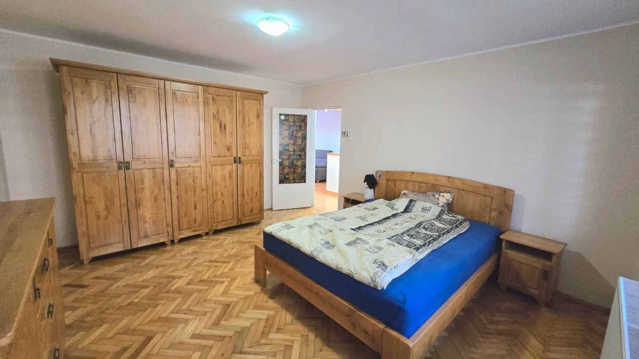 De închiriat apartament 3 camere Micro 16 Parter - Poză 1