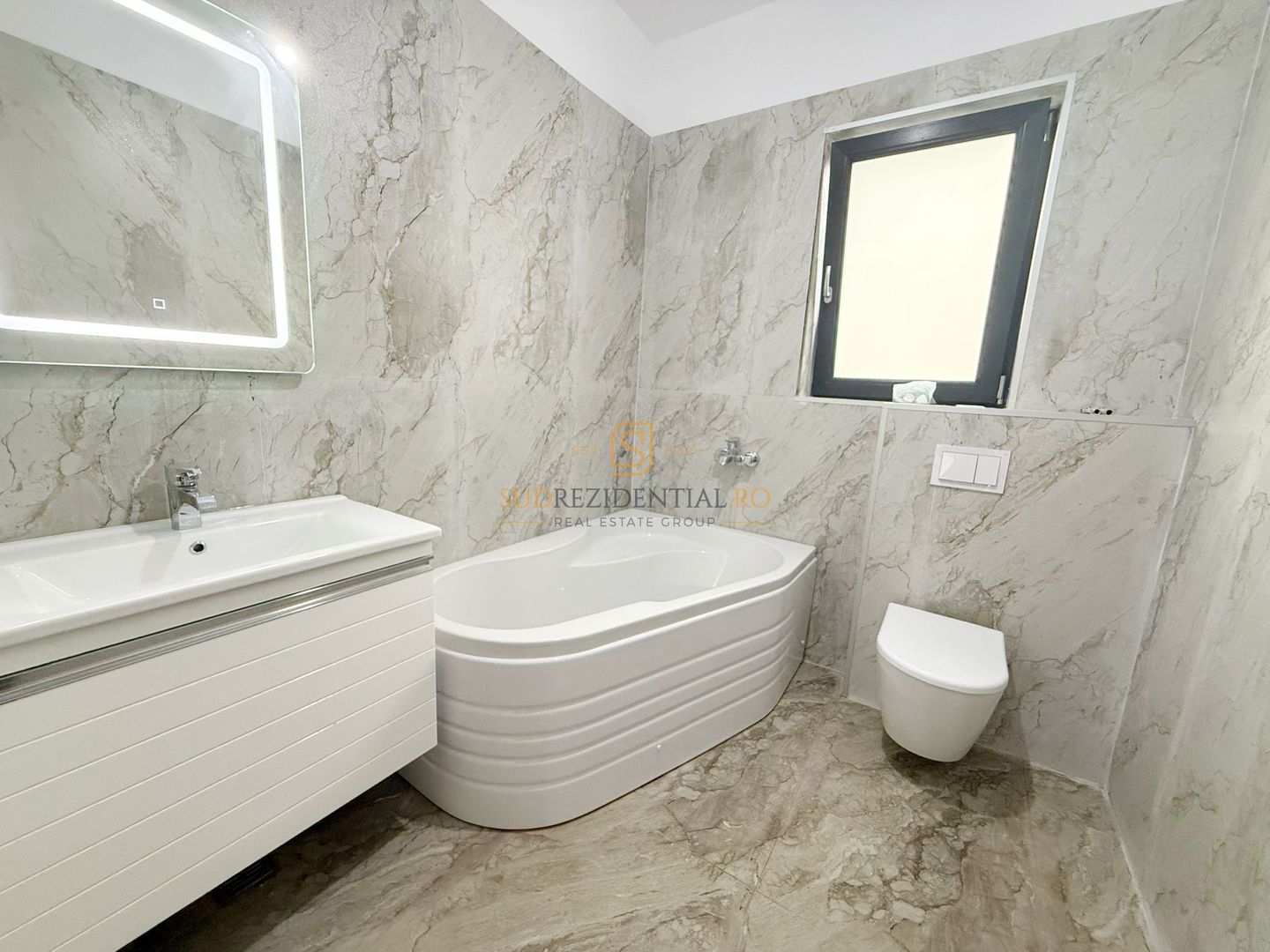 Vila individuala cu 5 camere / 3 bai / dressing / teren 343 mp - Poză 13