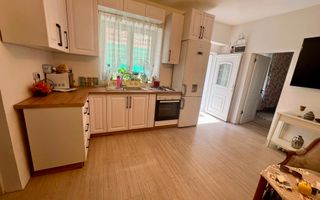 Apartament Modern 3 camere-renovat-curte, pod-Ultracentral - Poză 3