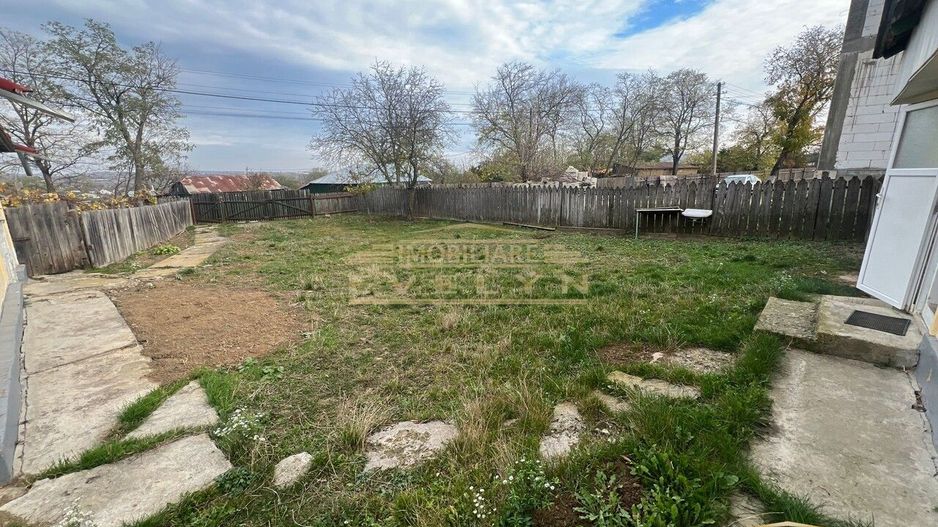 Casa de vanzare + teren, zona Curtesti, pret 55000 euro negociabil - Poză 1
