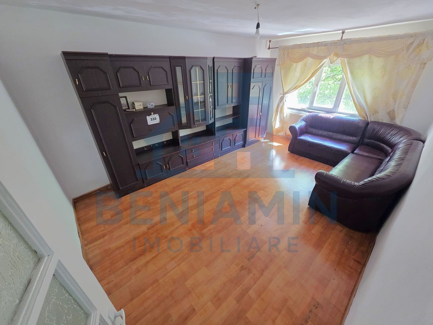 Trei camere doua bai 1Mai etaj 1 -centrala termica -75mp - Poză 1