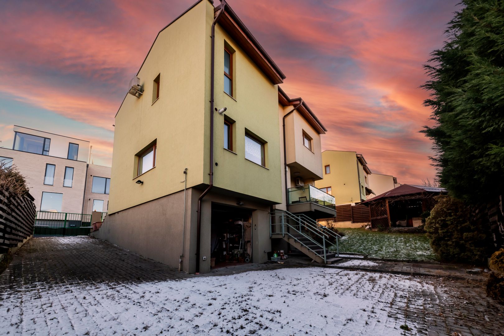 Casa individuala | 255mp s. desfasurata | teren 473mp | D+P+E | Gruia - Poză 2