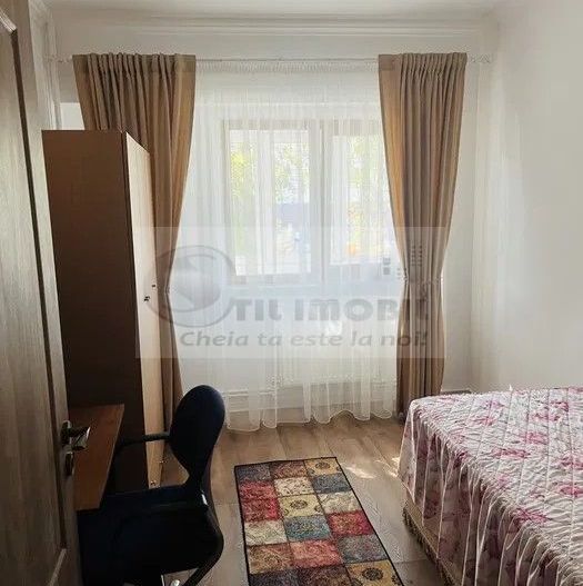 Apartament 3 camere Podul de Fier 700 Euro - Poză 4