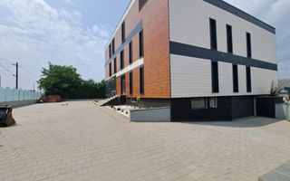 Cladire comerciala situata la drum intens circulat, 1365 mp utili + 20 parcari - Poză 8