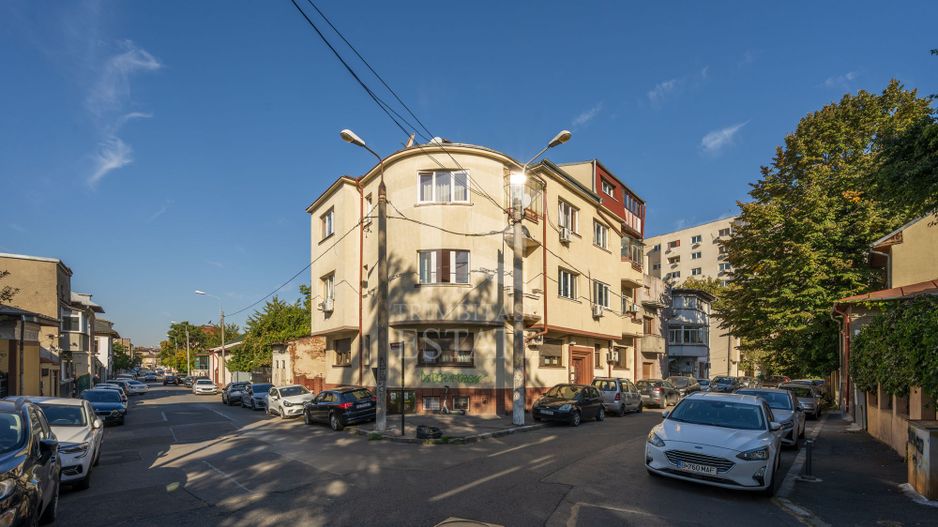 Zona C Calarrasilor ,apartament în imobil interbelic - Poză 1