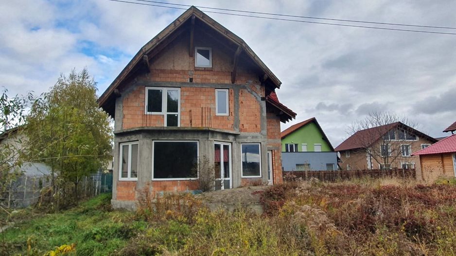 Casă la roșu de vânzare în Hărman, Cartierul Tineretului - Poză 1