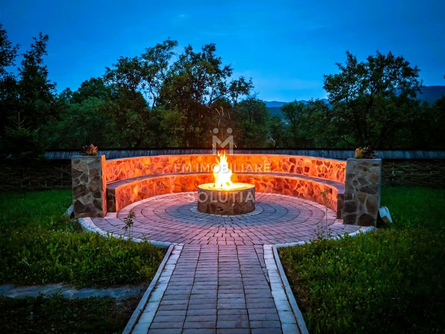 Pensiune agroturistică: 3 case tradiționale + teren în Desești - Poză 5