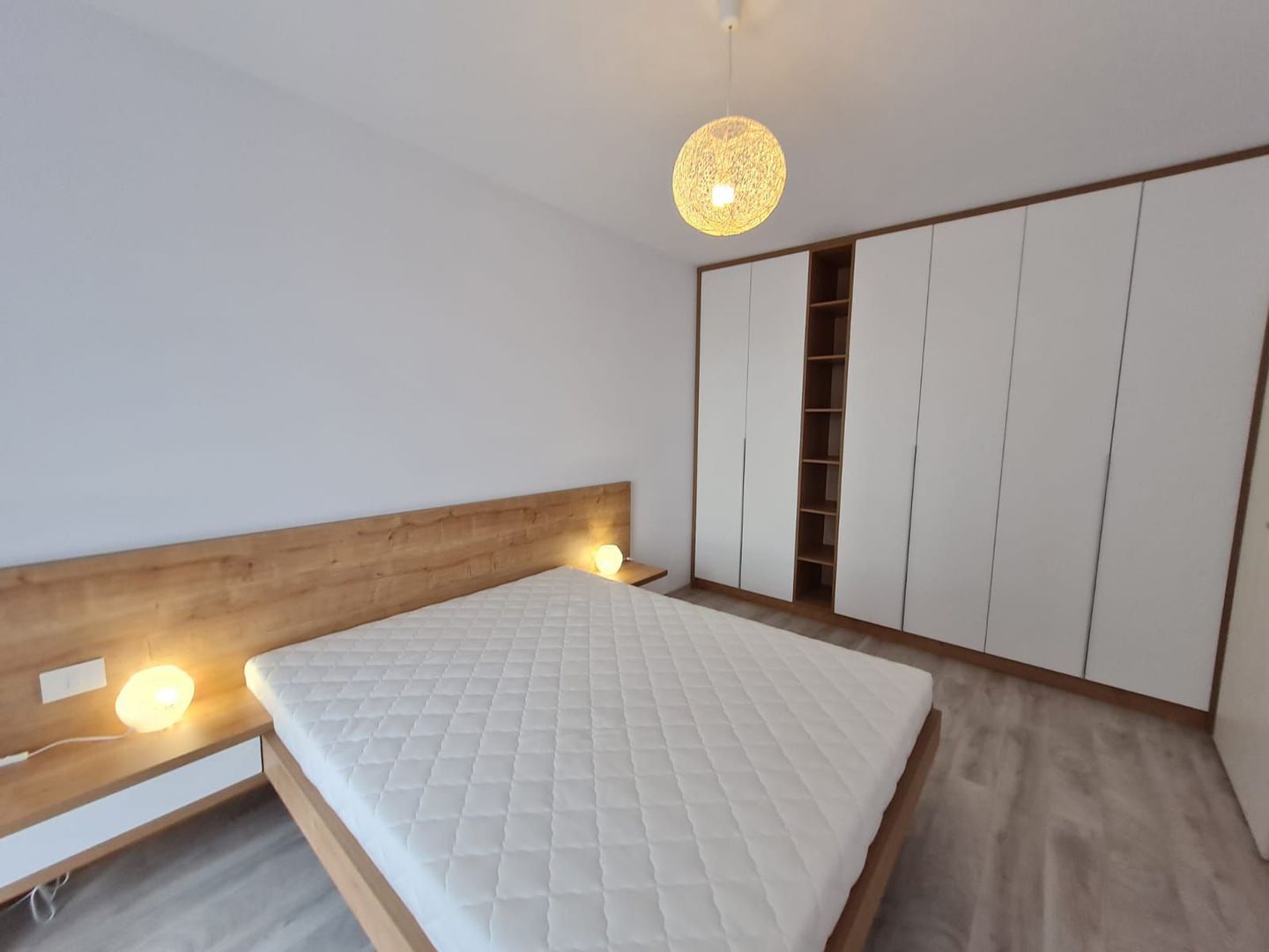 Lux la 10 minute de Iulius Town - Poză 6