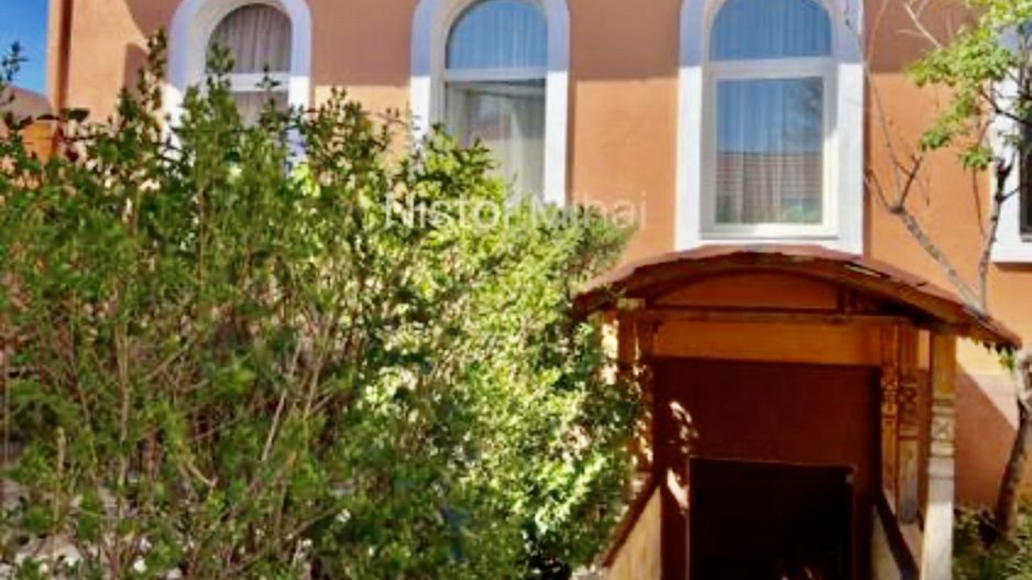 Casa ultracentrală renovată 105mp, 225.000 € - Poză 2