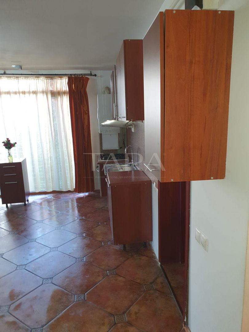 Apartament cu 3 camere în Gruia – liniște, verdeață și garaj! - Poză 3