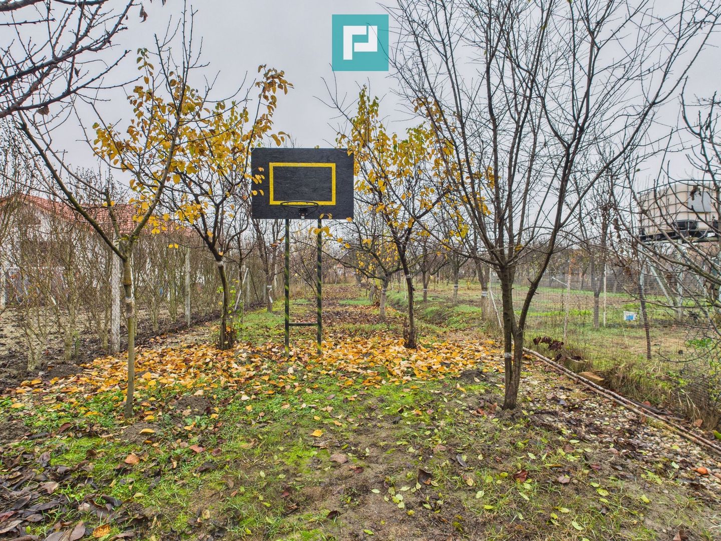 Două case pe un teren generos în Ghiroda - Poză 27