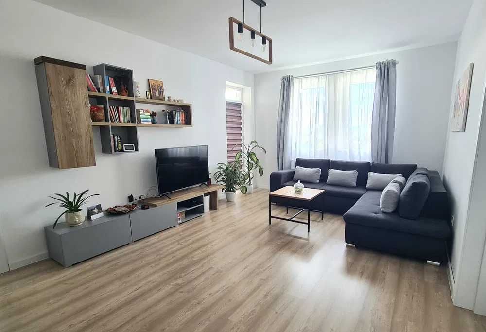 Apartament Etaj 1, 2 camere  plus dressing   zona Compa  Vasile Aaron - Poză 1