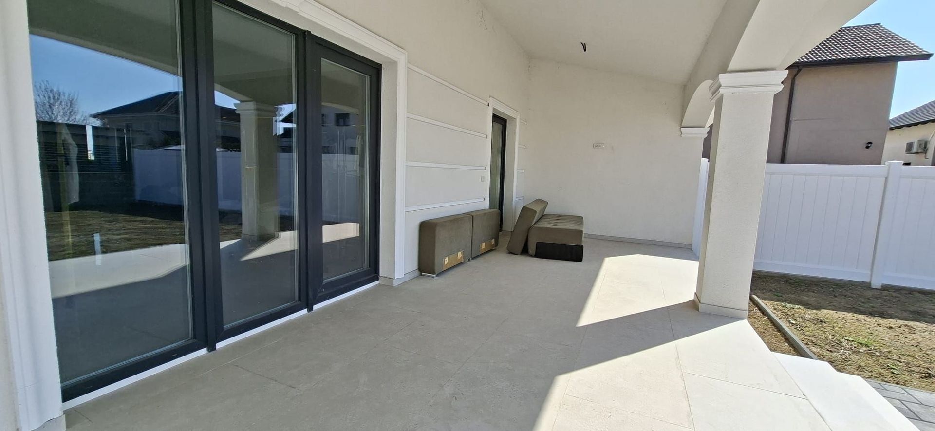 Duplex spatios cu garaj si pereti dublii - Poză 26