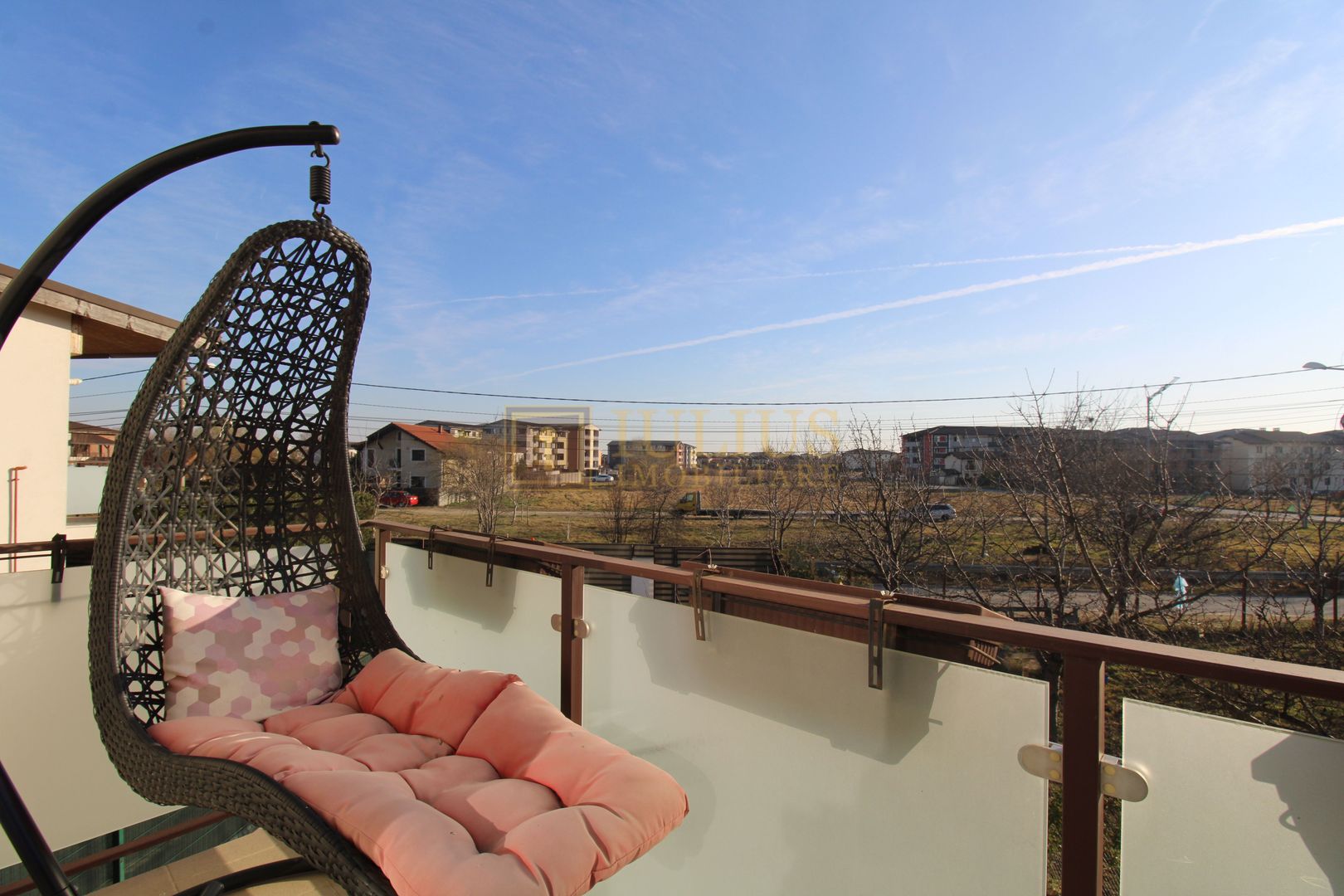 Exterior Sud; spatios, zona linistita. - Poză 1