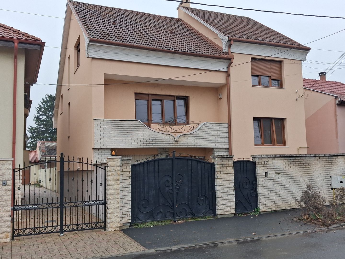 Casa RENOVATA partial 8 cam 6 ari 550mp garaj ANA IPATESCU. - Poză 1