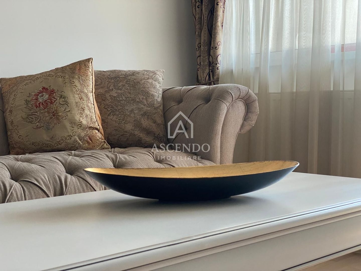 Apartament 3 camere, 2 bai premium mobilat lux , cu parcare inclusă - Poză 3