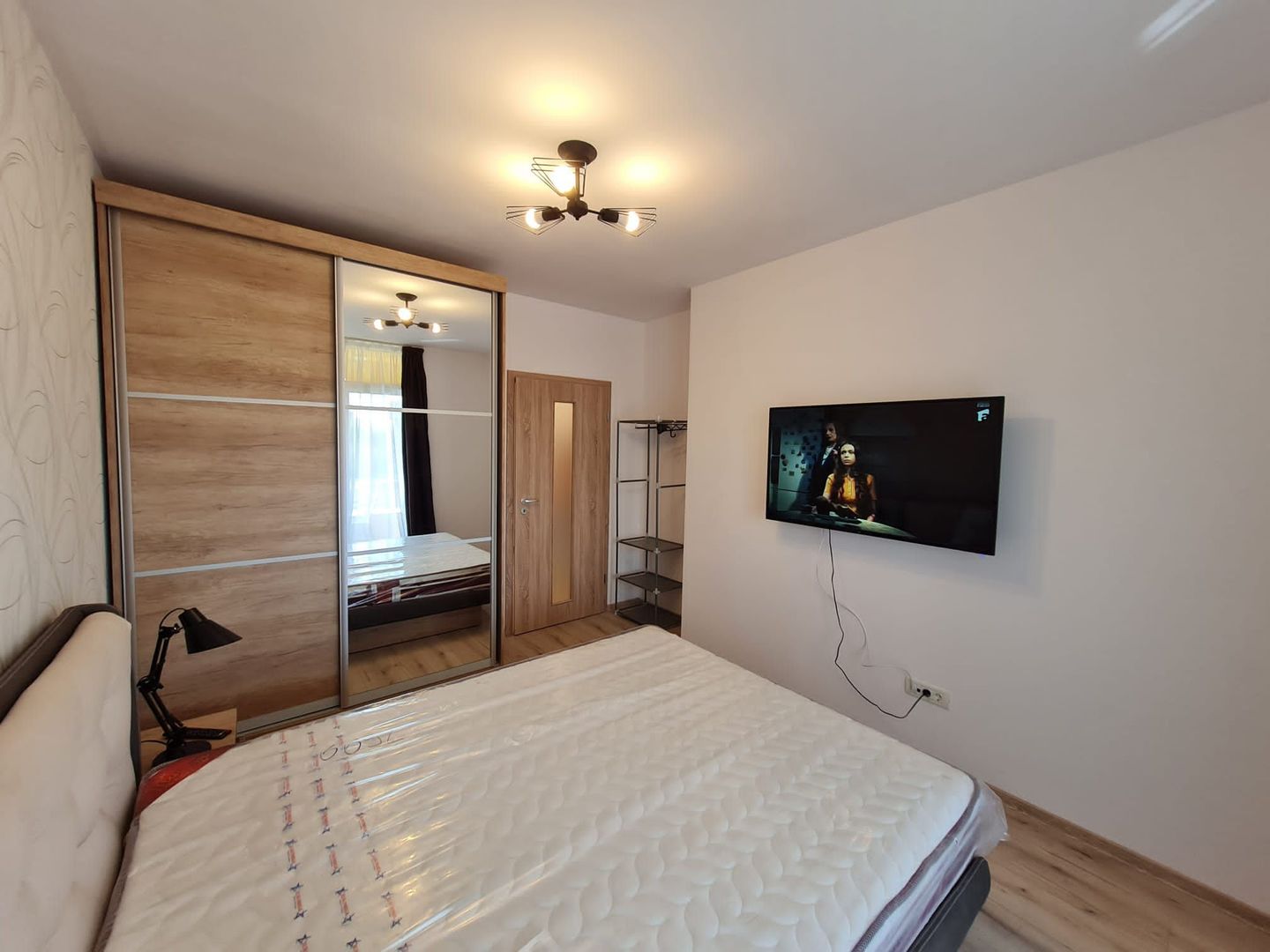 Lux la 5 minute de Iulius Town - Poză 5