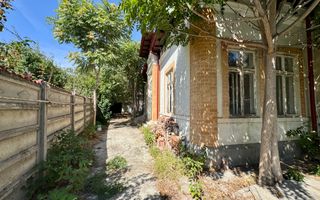 OPORTUNITATE RARA - imobil central, multifunctional, curte PROPRIE - Poză 1