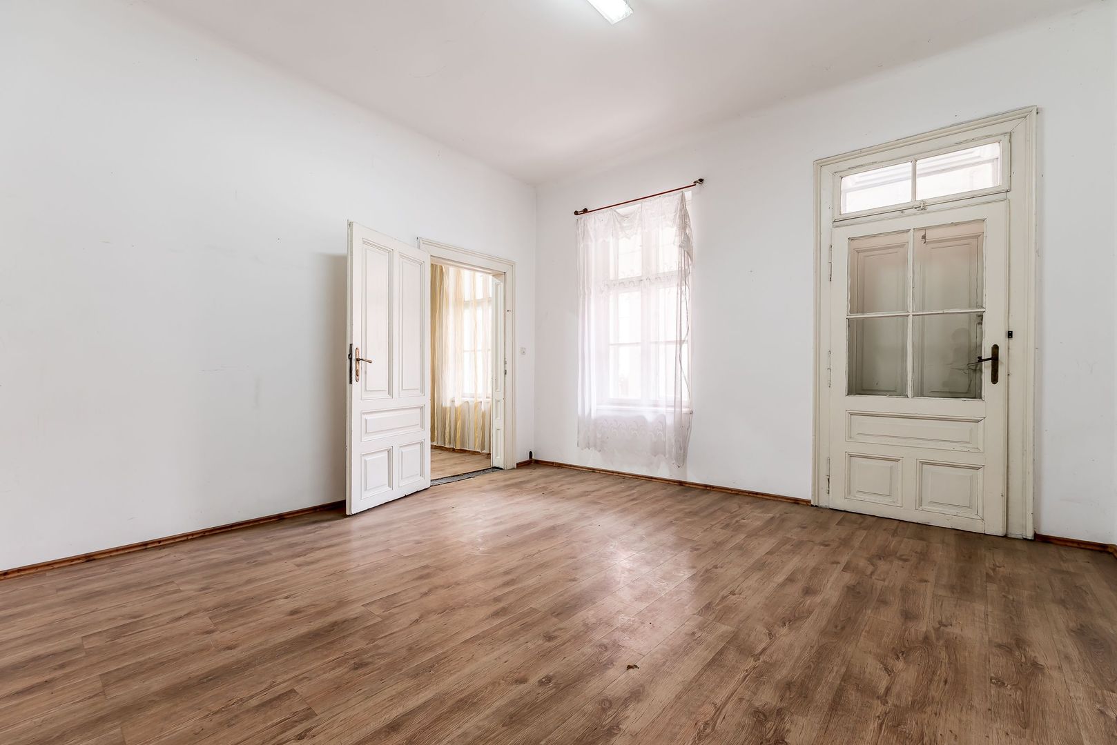 Apartament 2 camere Str. Lucian Blaga, clădire în renovare completa - Poză 2