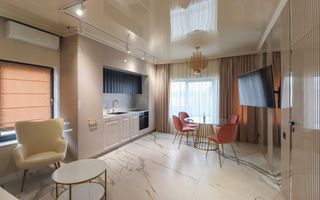 Oportunitate investitie! Vanzare casa cu 3 apartamente in Europa! - Poză 1