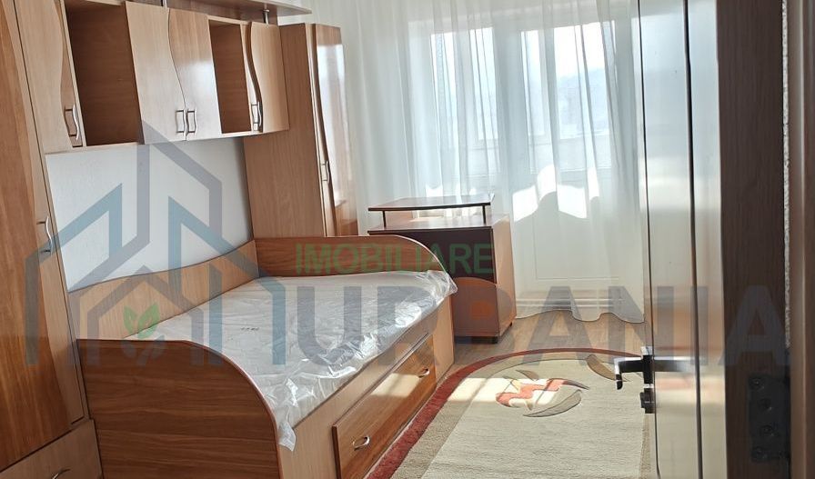 Apartament 4 camere decomandat, Nicolina, la bulevard, de inchiriat - Poză 2