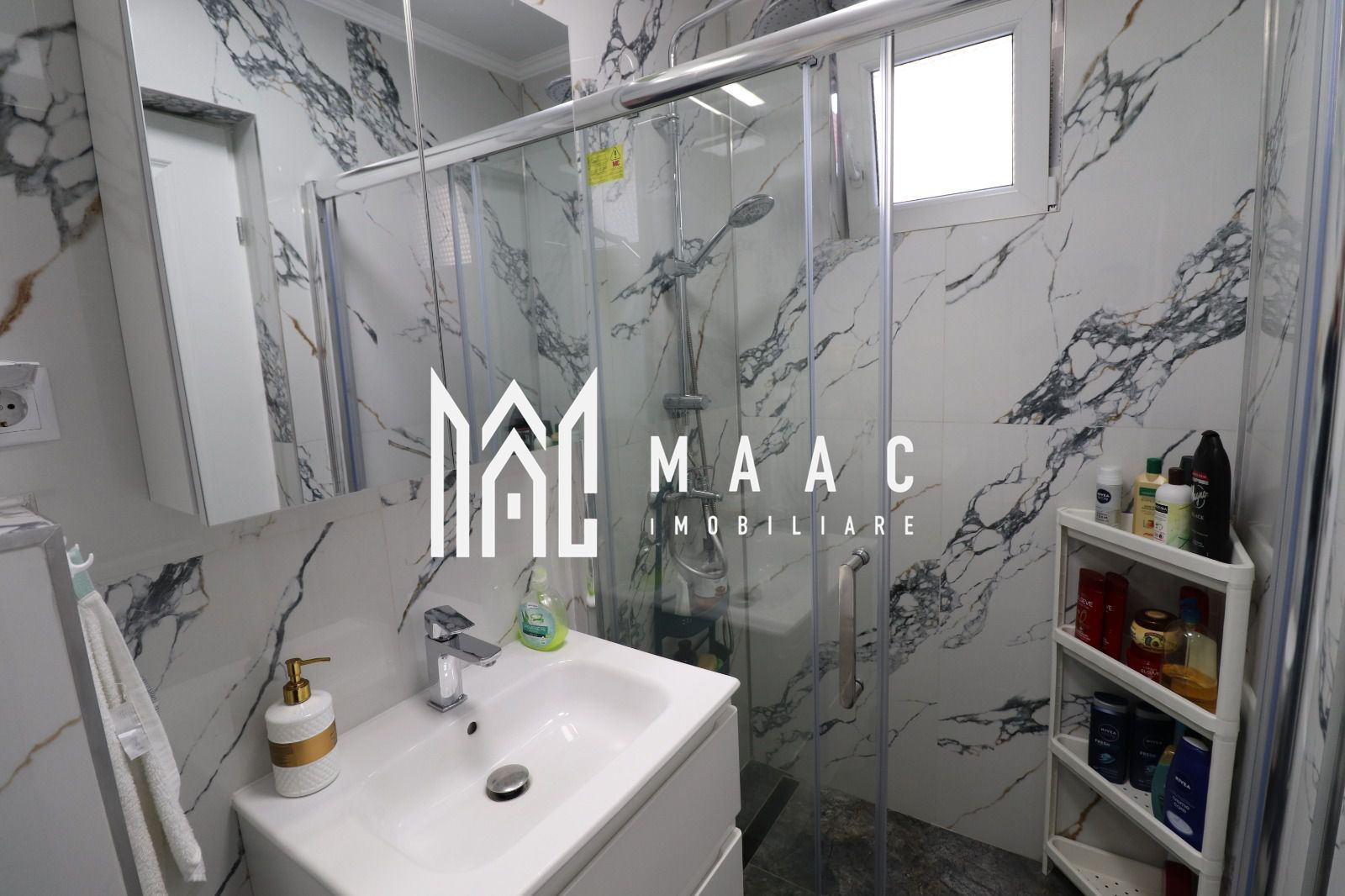 Apartament 3 camere | Zona Centrala | Curte - Poză 11