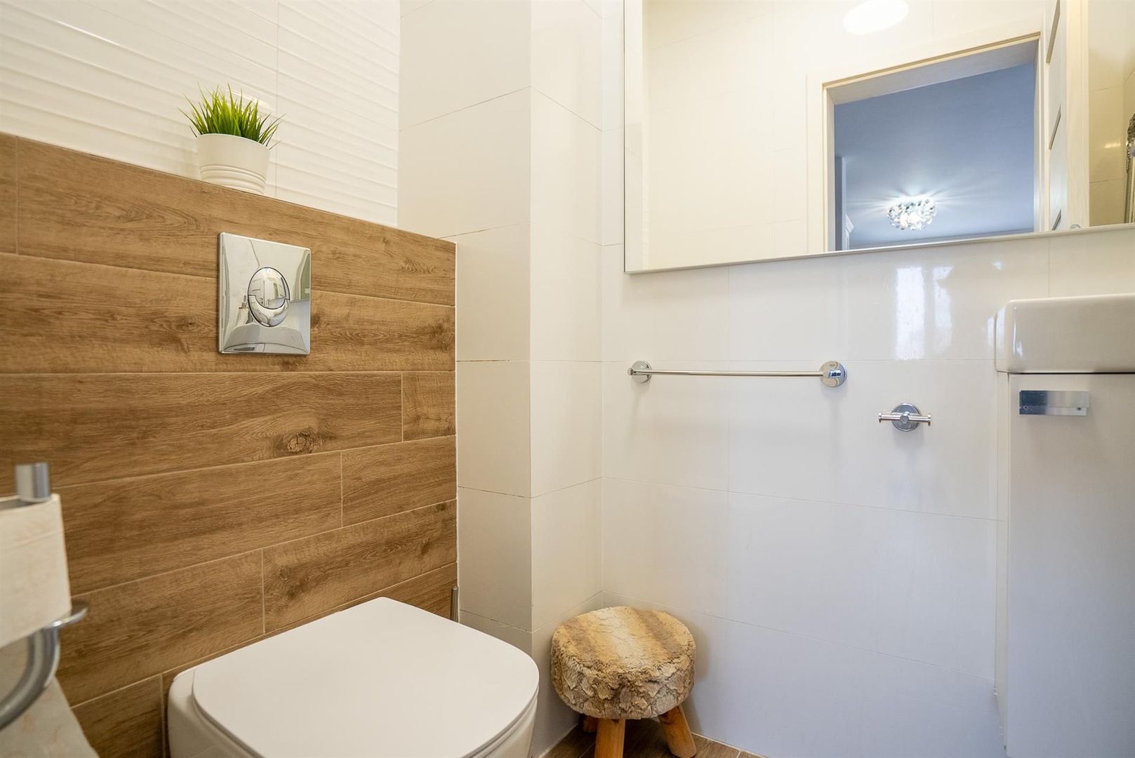 De inchiriat apartament 3 camere prima onestilor cu loc de parcare - Poză 3