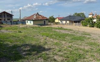 Teren intravilan 2218 mp în Strunga, zonă centrală, cu utilități și deschidere la drum principal - Poză 1