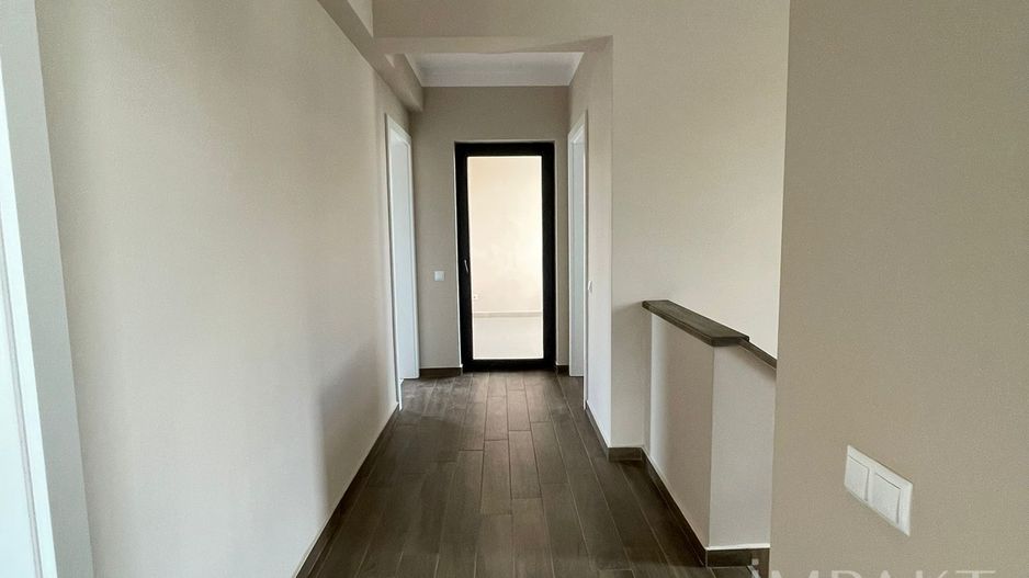 Casă / Vilă cu 4 camere de închiriat - Dezmir - Poză 17