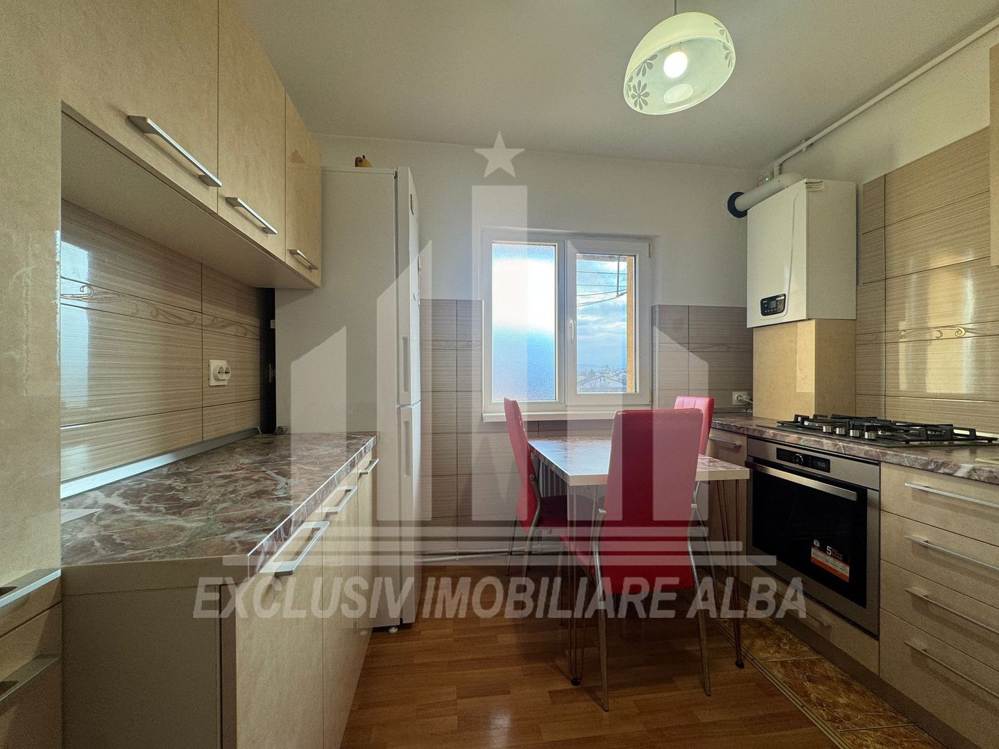 Apartament cu 3 camere decomandate, etaj intermediar, Ampoi 3 - Poză 2