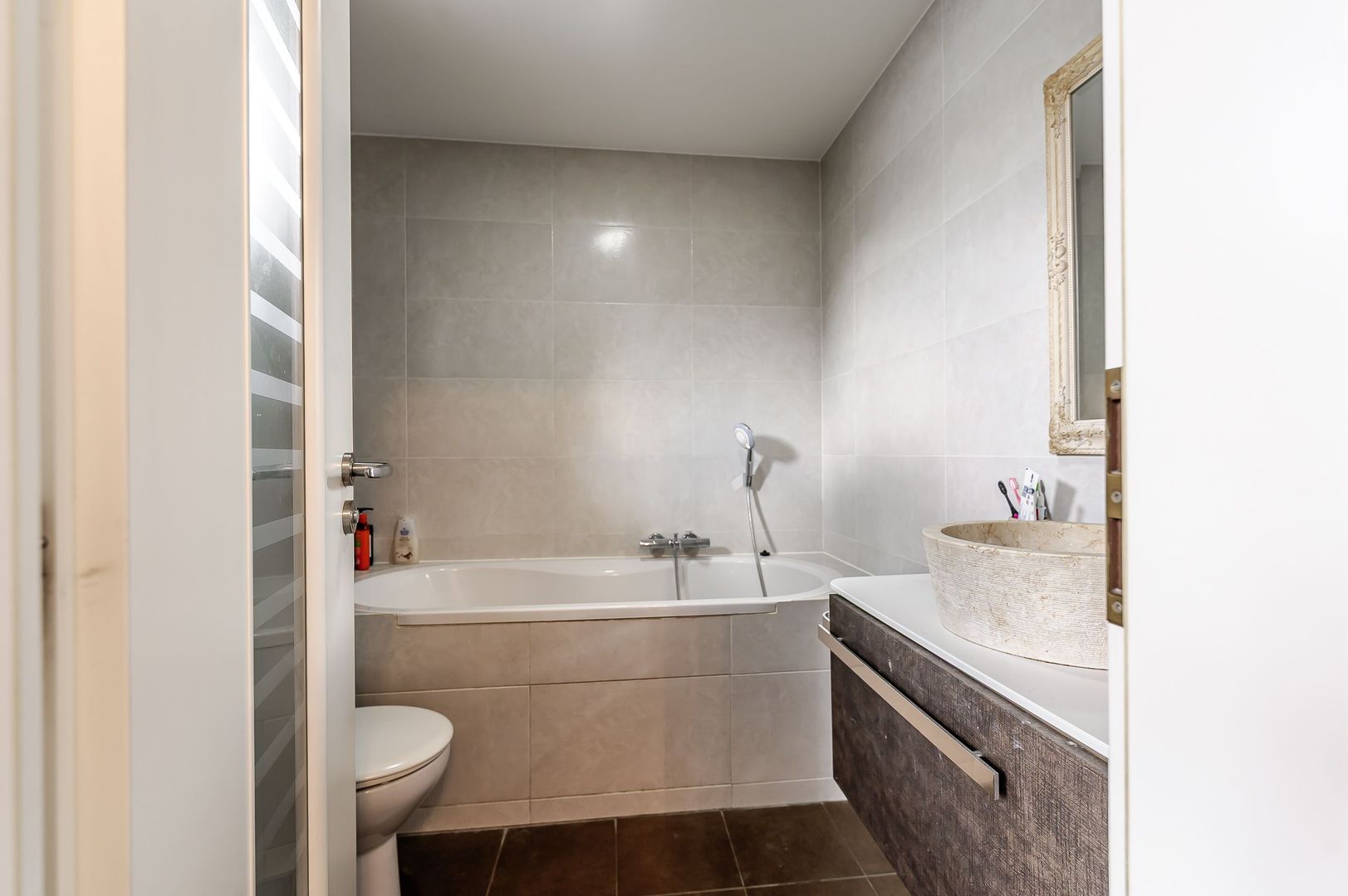 Casa spatioasa de vanzare în Bujac , 3 bai, 5 camere, super pret! - Poză 12