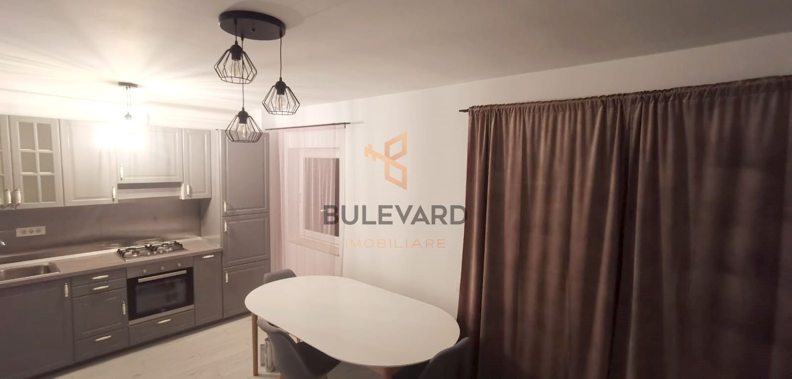 Apartament cu 3 camere decomandate in zona centrala! - Poză 1