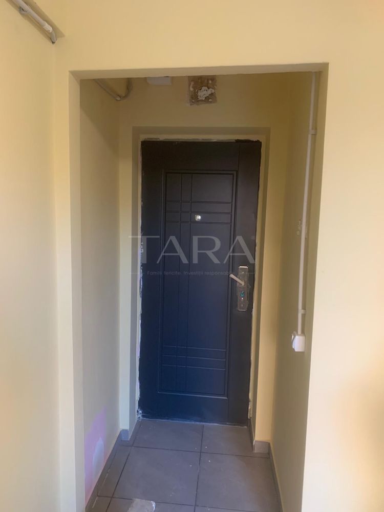 Garsonieră renovată cu baie proprie – zona Hotel Royal, - Poză 1