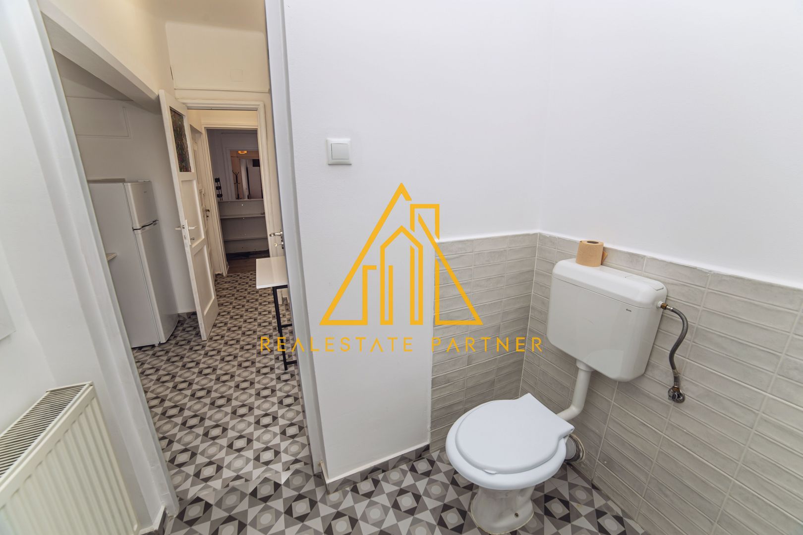 Apartament 4 camere renovat, central, ideal rezidențial sau activitate business - Poză 19