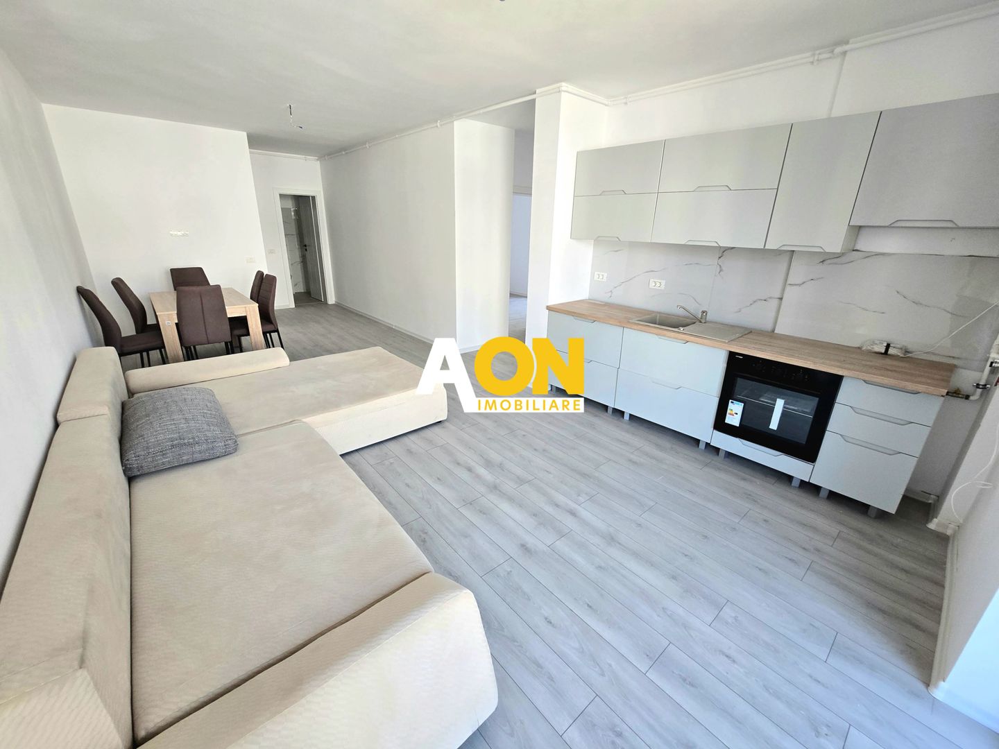 Apartament cu 3 Camere, Bloc Nou, Prima Închiriere, Zona Centru - Poză 1